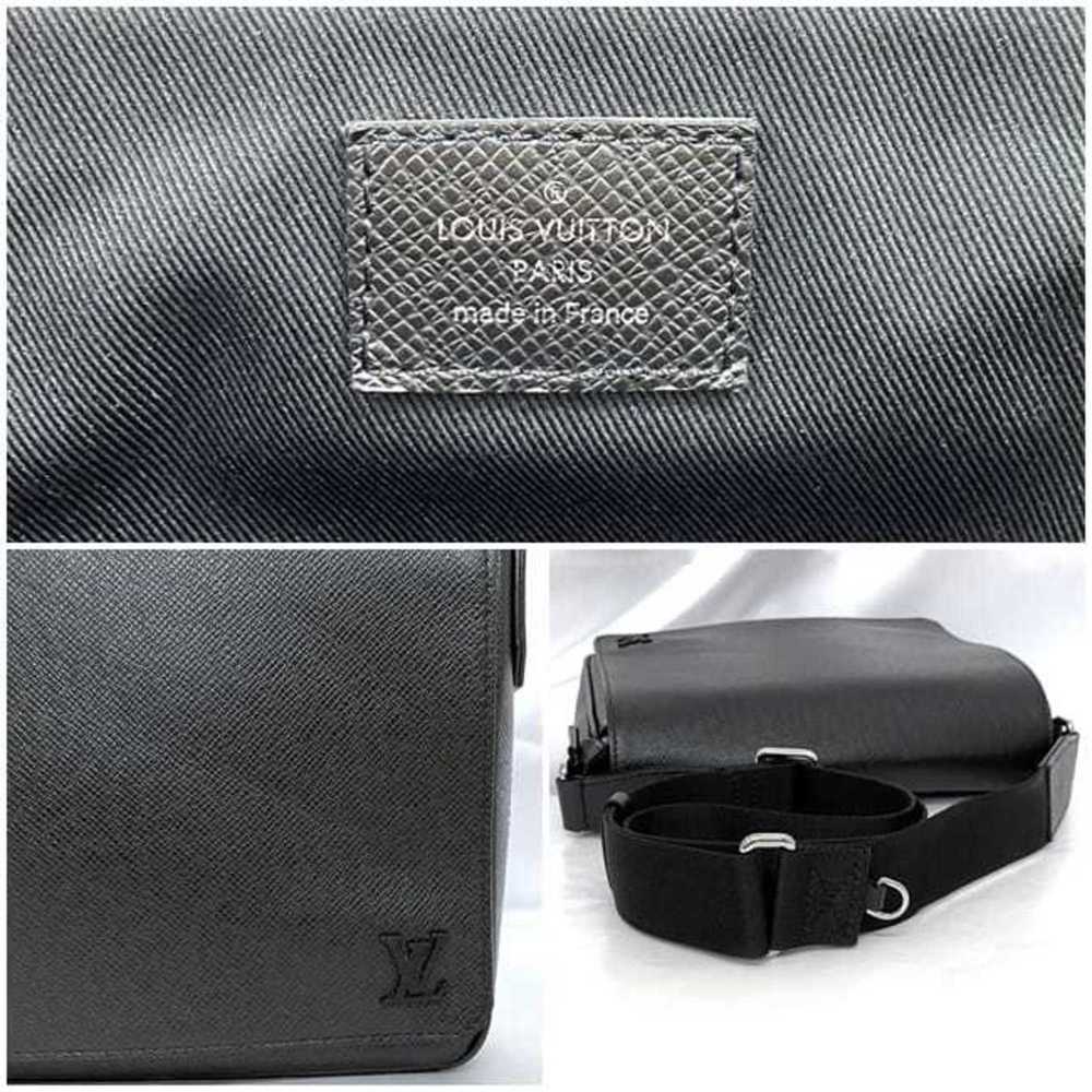 LOUIS VUITTON Black Leather Shoulder Bag - Picture 10 of 11